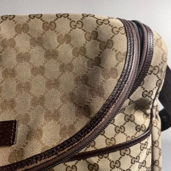 Gucci Supreme Diaper Bag - Picture 4 of 16